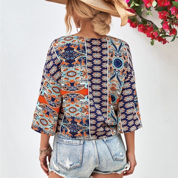 TIE-HEM V-NECK THREE-QUARTER SLEEVE BLOUSE - Picture 3 of 3